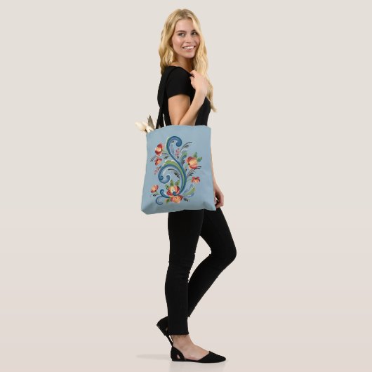 Rosemaling Blue en Red Tote Bag (Op model)