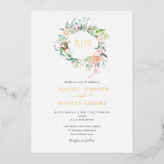 Rosen Groene Florale Trouw Monogram Goud Folie Uitnodiging (Voorkant)