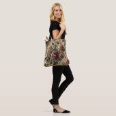 Rosewood Crematorium - Gotische schedel en bloemen Tote Bag (Op model)