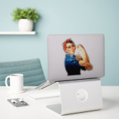 Rosie de Riveter Sticker (Laptop op bureau)