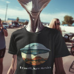 Roswell UFO ruimteschip New Mexico T-shirt<br><div class="desc">Dit ontwerp kan worden gepersonaliseerd door de Edit optie van het Ontwerp te kiezen. Je kunt ook overdragen naar andere objecten. Neem contact met me op via colorflowcreations@gmail.com of gebruik de chatoptie bovenaan de pagina als u dit ontwerp op een ander product wilt plaatsen of hulp nodig hebt bij dit...</div>