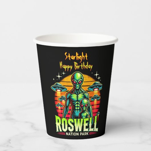 Roswell's Alien Oasis wacht op je! Papieren Bekers (Achterkant)