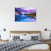 Rosy wolken voor zonsopgang bij het Morainmeer Canvas Afdruk (Insitu (Slaapkamer))