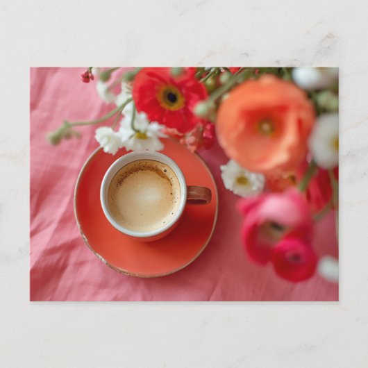Rote Kaffeetasse umringt von Ranunkel Blumen Briefkaart (Voorkant)