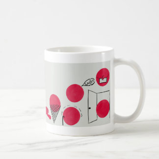 Rote, lustige Brechpunkte auf einer Tasse Koffiemok