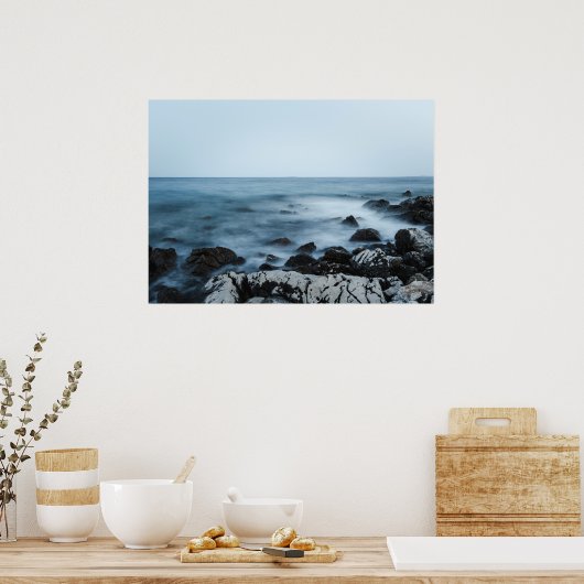 Rotsachtige kust met nevelig water poster (Keuken)