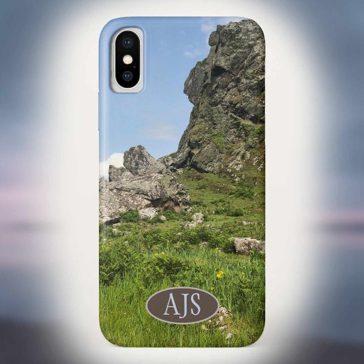 Rotsachtige ontsluiting in landschap, Schotland. Case-Mate iPhone Case