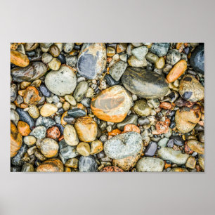 Rotsen en kiezels op een strand in Maine Archief Poster