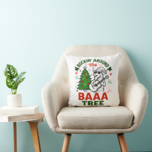 Rotsen rond de kerstboom met een koele kerstgeit kussen