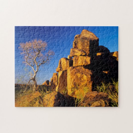 Rotsformatie en boom, reuzen speelplaats legpuzzel (Horizontaal)