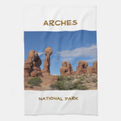 Rotsformaties in het Arches National Park Theedoek (Verticaal)