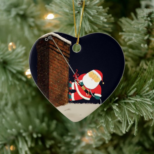 Rotsklimmen met kerstcadeau keramisch ornament