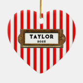 Rotsklimmen met kerstcadeau keramisch ornament