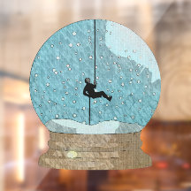 Rotsklimmer touw afweren sneeuw wereldbol uniek