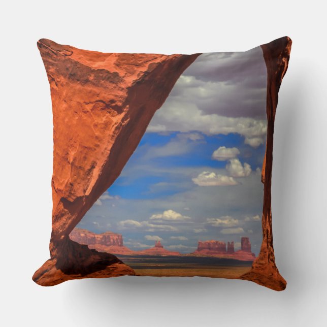Rotsvenster naar Monument Valley, AZ Kussen (Voorkant)