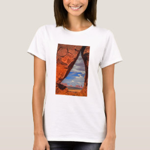 Rotsvenster naar Monument Valley, AZ T-shirt