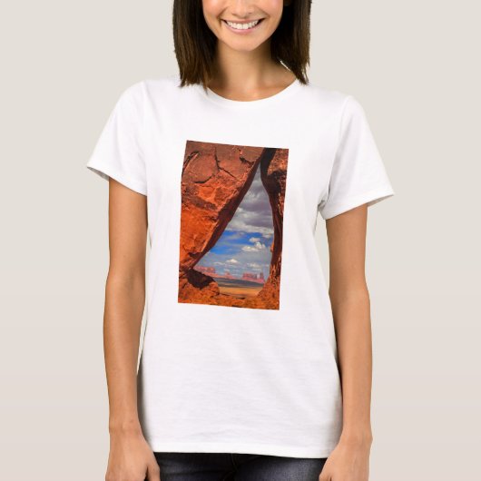Rotsvenster naar Monument Valley, AZ T-shirt (Voorkant)