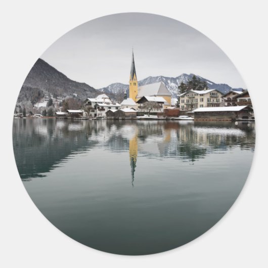 Rottach-Egern in het Tegernsee, Beieren in de wint Ronde Sticker (Voorkant)