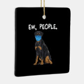rotte hond met gezichtsmasker keramisch ornament (Rechts)