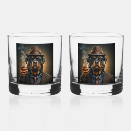 Rottie Maximus met een drankje Whisky Glas (Voorkant)