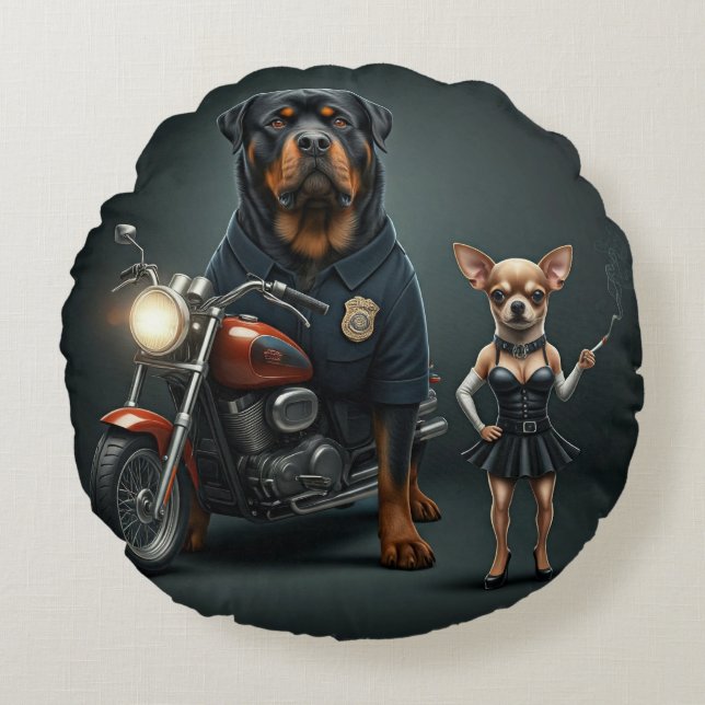 Rottweiler Cop en de Tramp Rond Kussen (Voorkant)