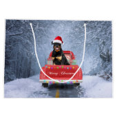 Rottweiler Dog in sneeuw, met kersttruck Groot Cadeauzakje (Achterkant)
