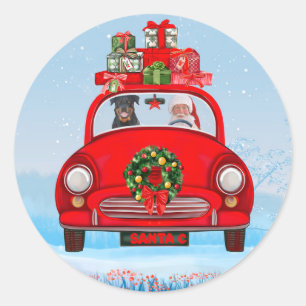 Rottweiler-hond in auto met kerstman ronde sticker