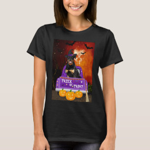Rottweiler hond in Halloween vrachtwagen T-shirt