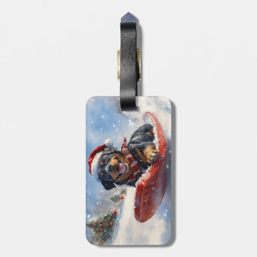 Rottweiler Hond in Sledge Laat het Sneeuw Kerstmis Bagagelabel (Achterkant verticaal)