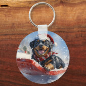 Rottweiler Hond in Sledge Laat het Sneeuw Kerstmis Sleutelhanger (Achterkant)