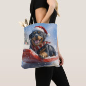 Rottweiler Hond in Sledge Laat het Sneeuw Kerstmis Tote Bag (Dichtbij)