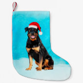 Rottweiler Hond in Sneeuw Met Santa Hoed Kleine Kerstsok (Voorkant)