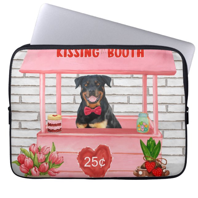 Rottweiler-hond zoent in de kissing booth op Valen Laptop Sleeve (Voorkant)