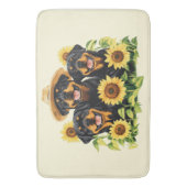 Rottweiler honden omringd door zonnebloemen badmat (Voorkant Verticaal)