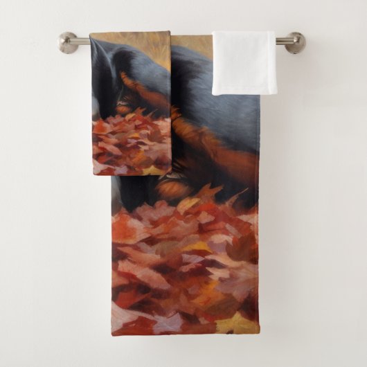Rottweiler in Herfstbladeren Herfst Inspire Bad Handdoek (Insitu)