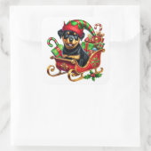 Rottweiler in kerstslee gevuld met cadeaus vierkante sticker (Tas)