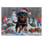 Rottweiler loopt in de sneeuw met kerst Pet Snijplank (Voorkant)