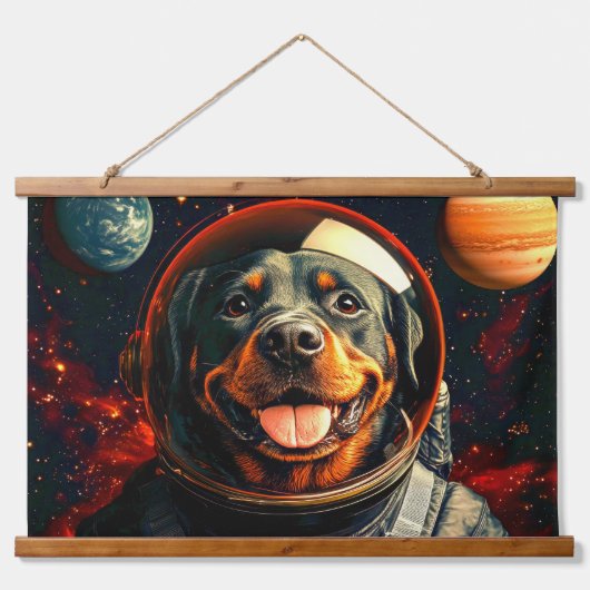 Rottweiler onderzoekt hangend wandkleed (Voorkant)