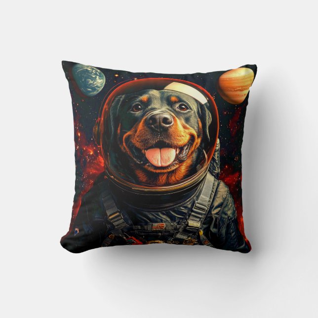Rottweiler onderzoekt kussen (Voorkant)