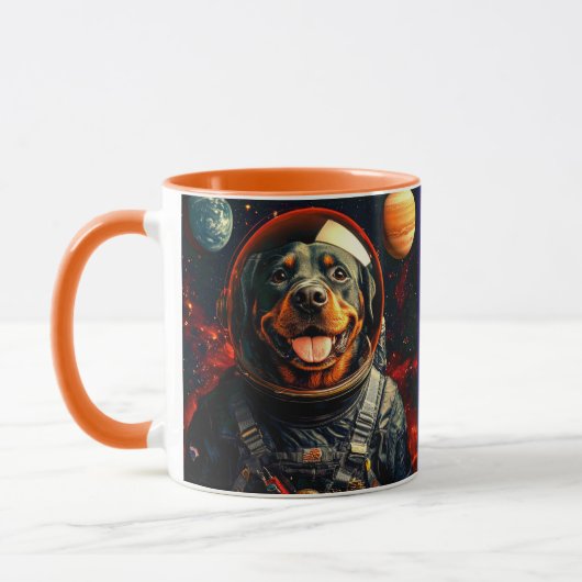 Rottweiler onderzoekt mok (Links)