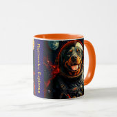 Rottweiler onderzoekt mok (Voorkant rechts)