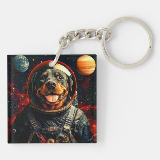 Rottweiler onderzoekt sleutelhanger (Achterkant)