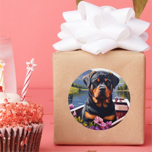 Rottweiler op een peddel: Een Schilderachtig avont Ronde Sticker (Feest)