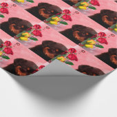 Rottweiler Puppy met Rode en Gele Bloemen Cadeaupapier (Hoek)