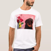 Rottweiler Puppy met Rode en Gele Bloemen T-shirt (Voorkant)
