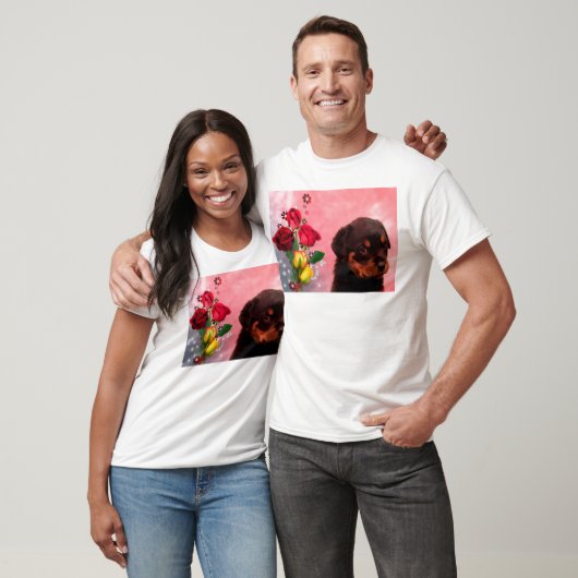 Rottweiler Puppy met Rode en Gele Bloemen T-shirt (Unisex)