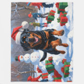Rottweiler Rent in de Sneeuw met Kerstmuts Fleece Deken (Voorkant)