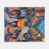 Rottweiler Trick-or-Treating In Halloween Costumes Fleece Deken (Voorkant (Horizontaal))