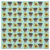 Rottweiler ziet zonnebloemen. stof (Swatch)