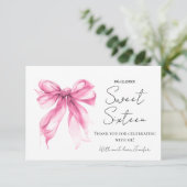 Rouge Roze Strik Verleidelijke Script Sweet 16 Bed Bedankkaart (Staand voorkant)